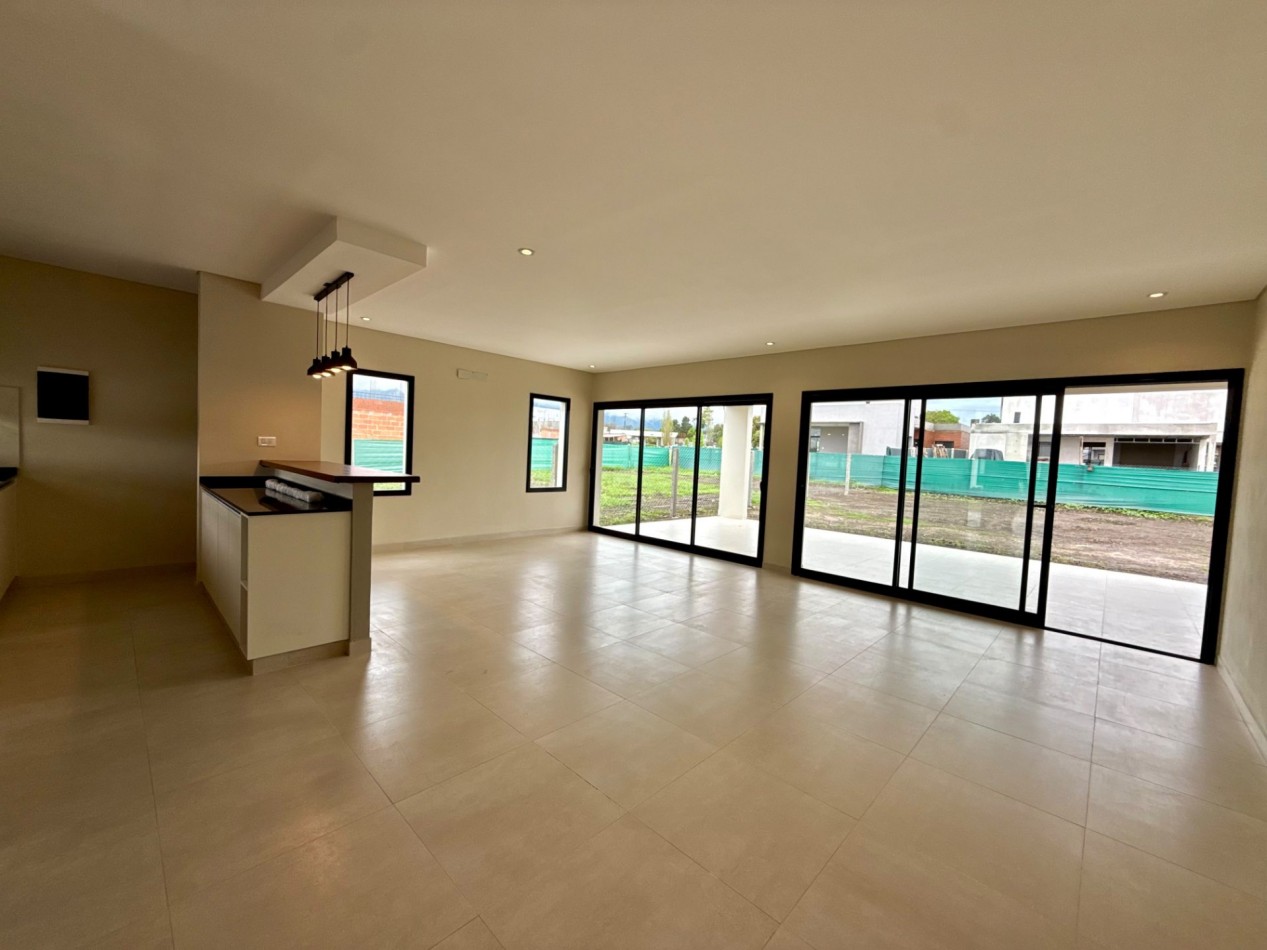 Country Las Cañas - Casa a estrenar de 3 Dormitorios + 3 baños+ Cochera. Terreno Central de 450 m2