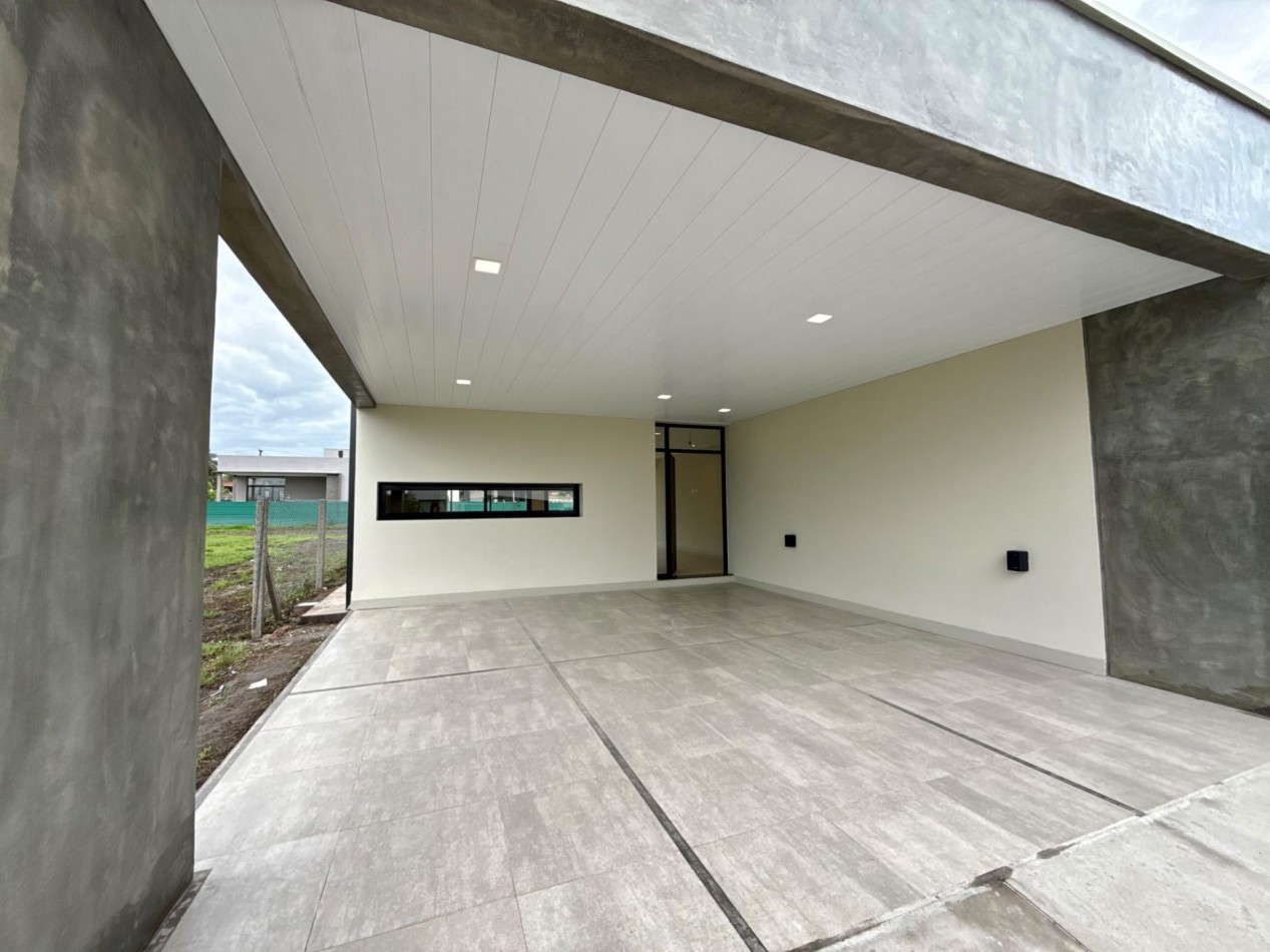 Country Las Cañas - Casa a estrenar de 3 Dormitorios + 3 baños+ Cochera. Terreno Central de 450 m2
