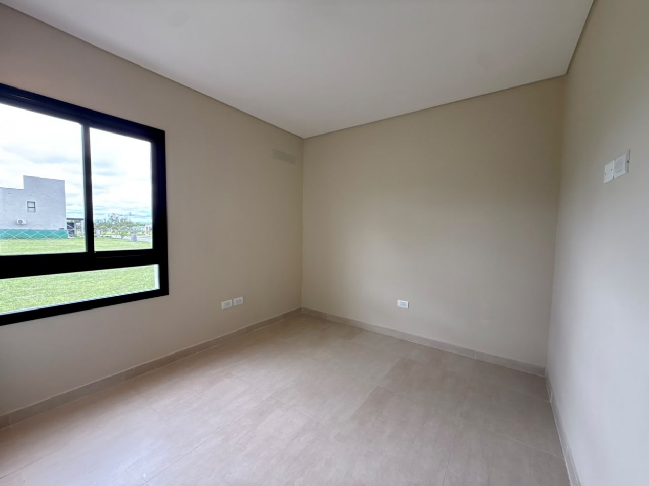 Country Las Cañas - Casa a estrenar de 3 Dormitorios + 3 baños+ Cochera. Terreno Central de 450 m2