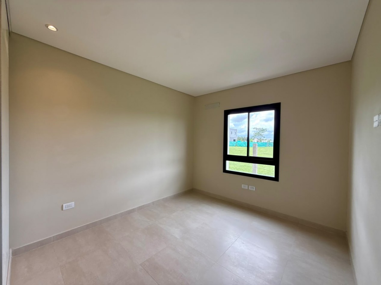 Country Las Cañas - Casa a estrenar de 3 Dormitorios + 3 baños+ Cochera. Terreno Central de 450 m2