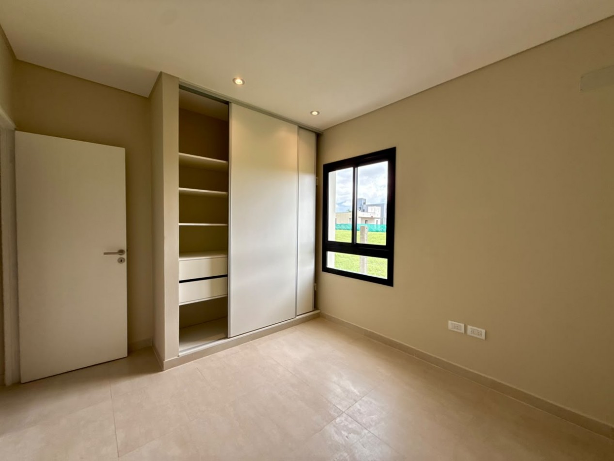 Country Las Cañas - Casa a estrenar de 3 Dormitorios + 3 baños+ Cochera. Terreno Central de 450 m2
