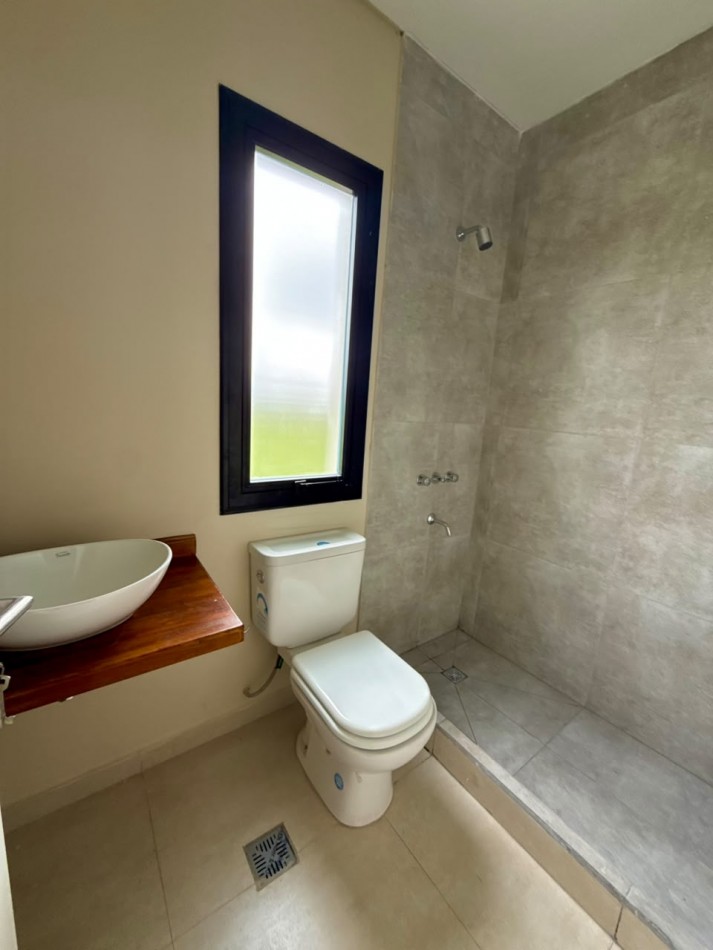 Country Las Cañas - Casa a estrenar de 3 Dormitorios + 3 baños+ Cochera. Terreno Central de 450 m2