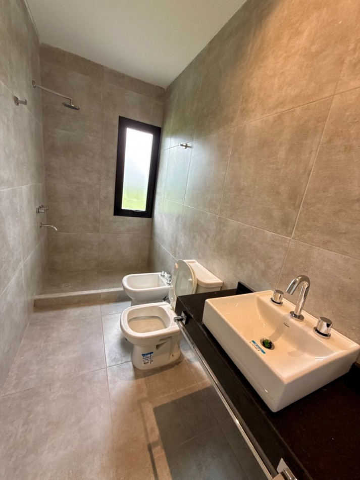 Country Las Cañas - Casa a estrenar de 3 Dormitorios + 3 baños+ Cochera. Terreno Central de 450 m2