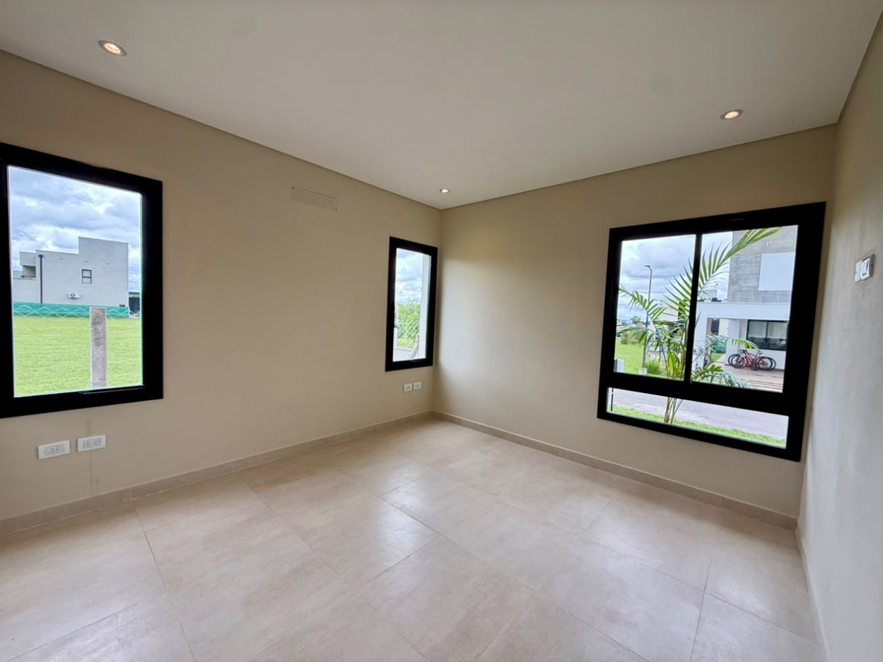 Country Las Cañas - Casa a estrenar de 3 Dormitorios + 3 baños+ Cochera. Terreno Central de 450 m2