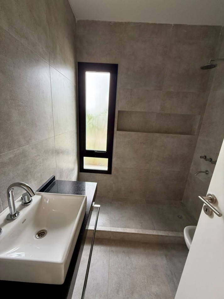 Country Las Cañas - Casa a estrenar de 3 Dormitorios + 3 baños+ Cochera. Terreno Central de 450 m2