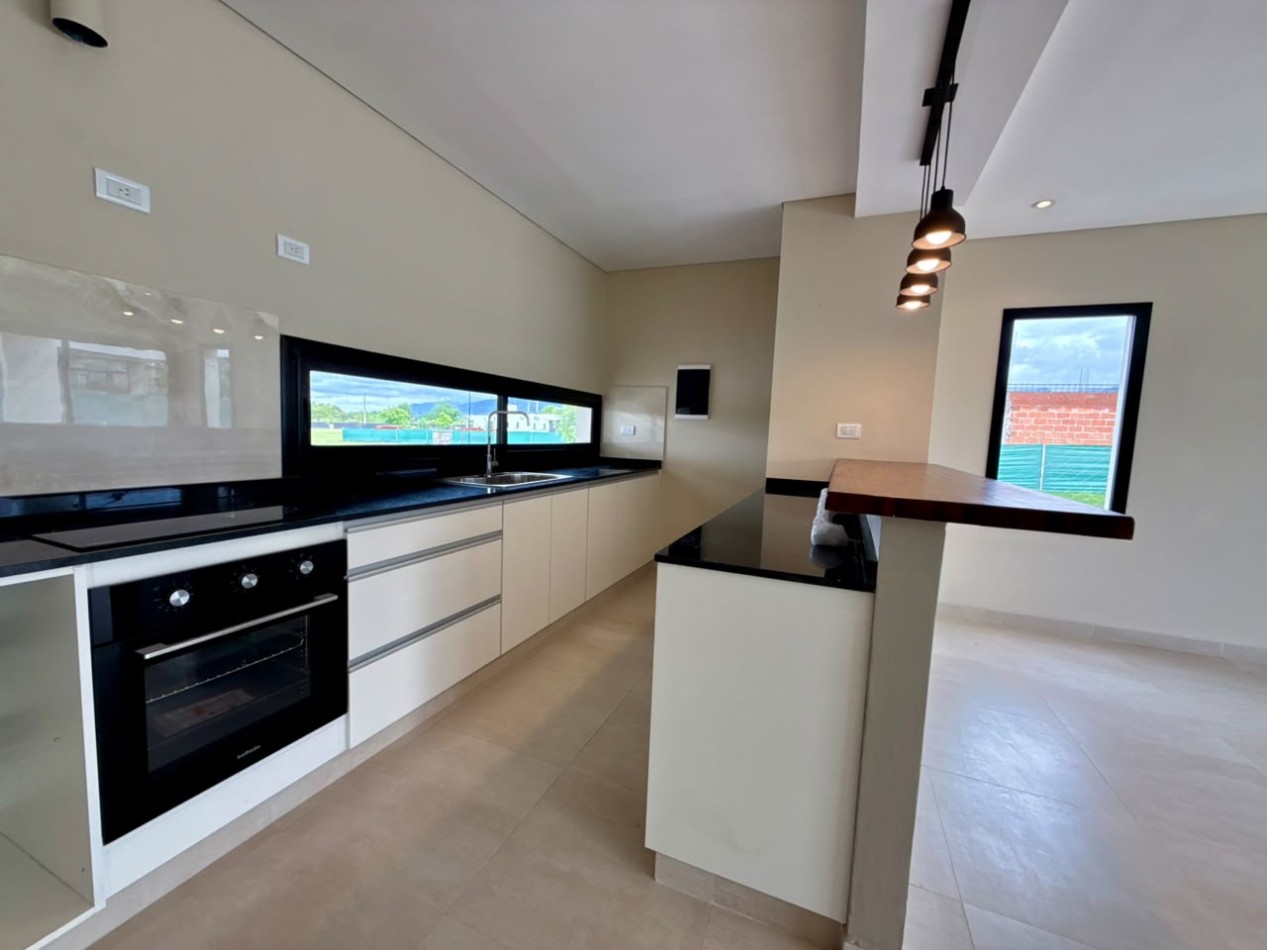 Country Las Cañas - Casa a estrenar de 3 Dormitorios + 3 baños+ Cochera. Terreno Central de 450 m2