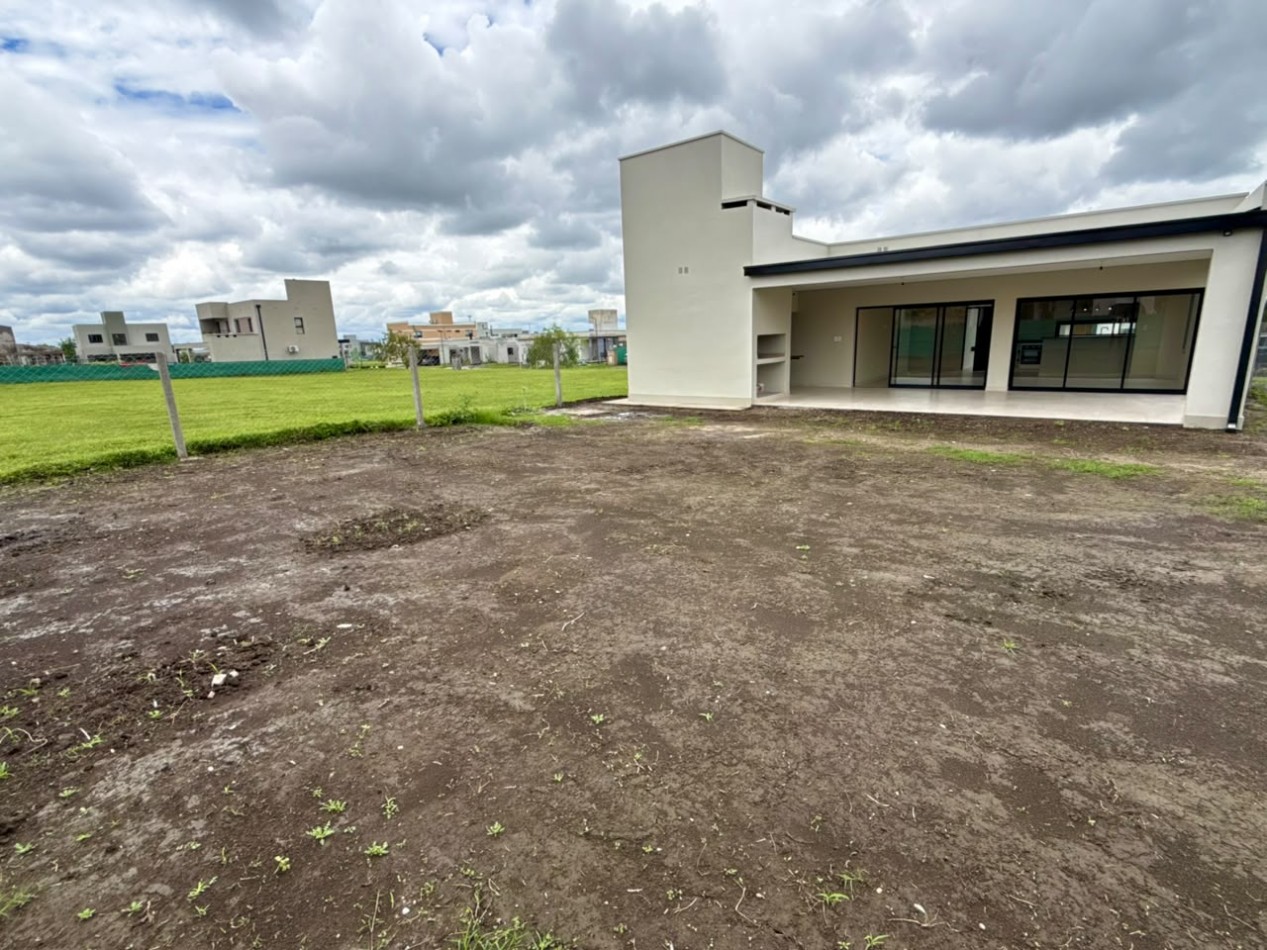 Country Las Cañas - Casa a estrenar de 3 Dormitorios + 3 baños+ Cochera. Terreno Central de 450 m2