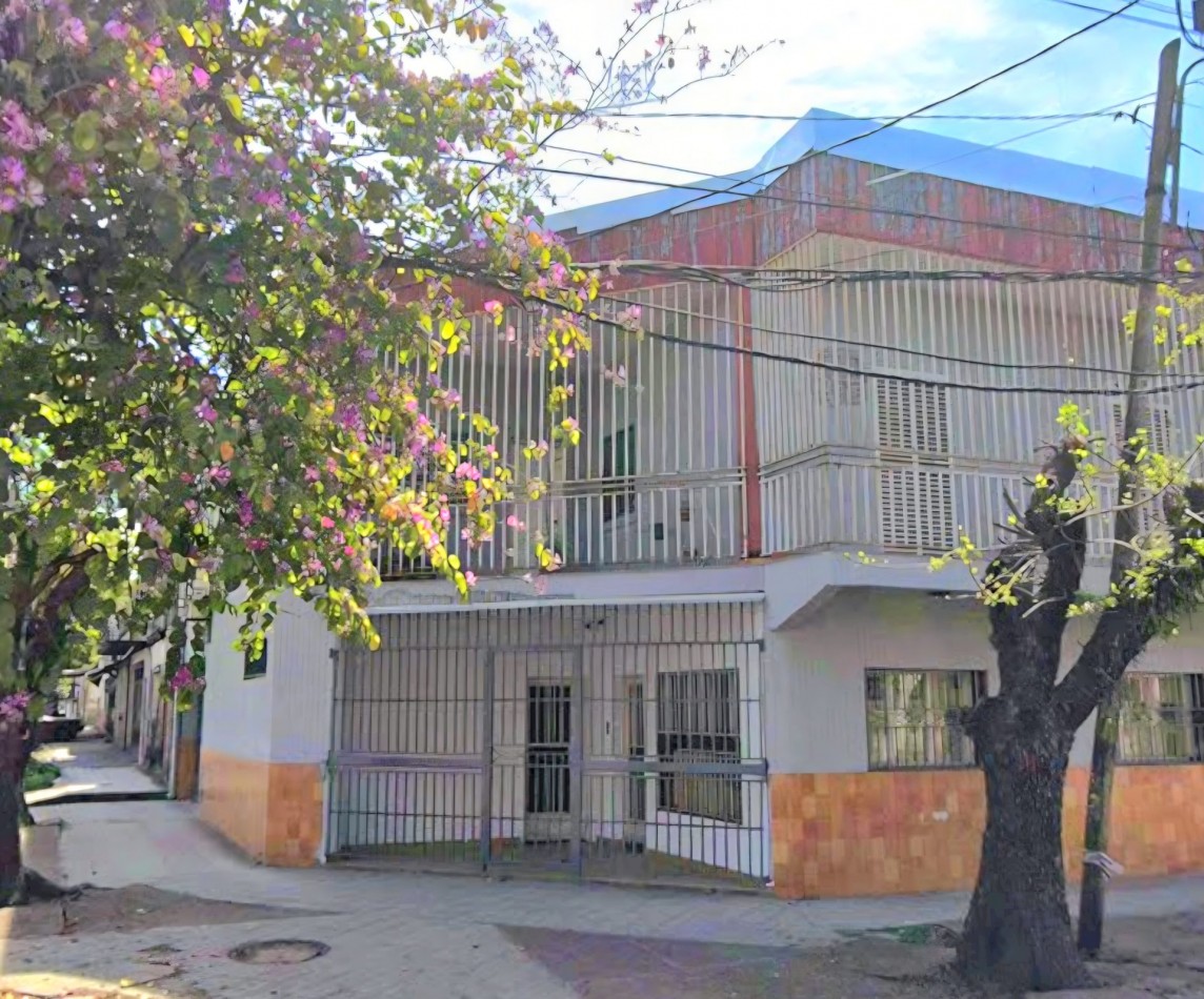 C/ Monteagudo y Peru- Casa Esquina de 4 Dormitorios Cochera y Terraza c/ Asador