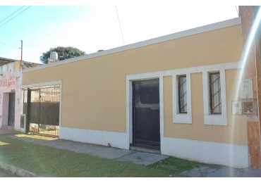 B° Diza Casa de 4D + Local Comercial - Juan Padros al 500