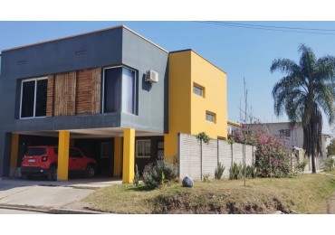 B° Privado Las Palmas - El colmenar Casa de 3D + Cochera + Pileta