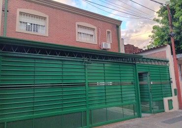 Alt. Gral.Paz al 1300 - Casa de 4D + Fondo c/ Pileta y Cochera