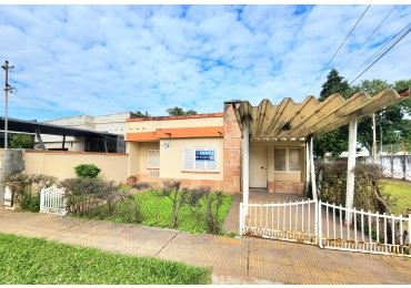 B° Kennedy - Ecuador al 3300- Casa de 3D + Dep. + Fondo y Cochera 