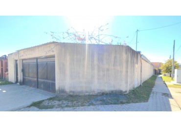 B° Lomas de Tafi - Casa Ampliada Esquina de 3D+ Cochera + Fondo - Sector  19