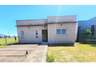 A estrenar!! B° Privado Las Quintas 2-  Casa a estrenar de 3D- Terreno de 406 m2 