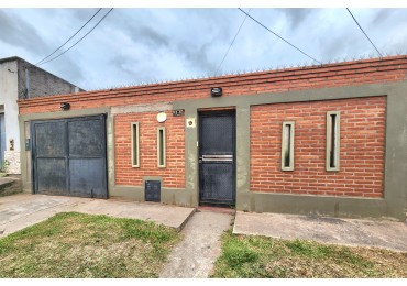 Las Talitas- B° Los Apostoles- Casa de 2D c/ Cochera y Pileta