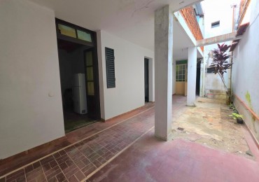 Alt. Av. Alem 100 - Casa de 10 dormitorios Ideal Pension o Actividad Comercial ( Pje. Almirante Brown 1429)