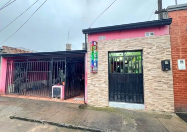Concepcion- B° Policial- Casa de 2 Dormitorios + Local c/ Cochera y Fondo