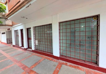 Bolivia y Maipu Tres Locales Comerciales c/ Baño Privado a la calle - Se venden juntos o separados 