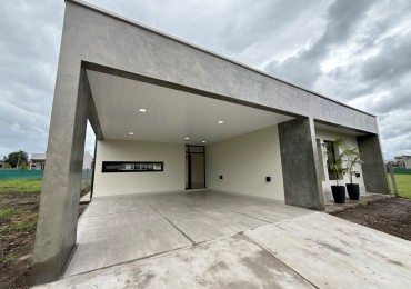Country Las Cañas - Casa a estrenar de 3 Dormitorios + 3 baños+ Cochera. Terreno Central de 450 m2
